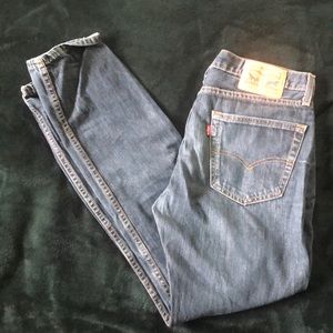 Levi’s 32X34 dark wash lightweight jeans.